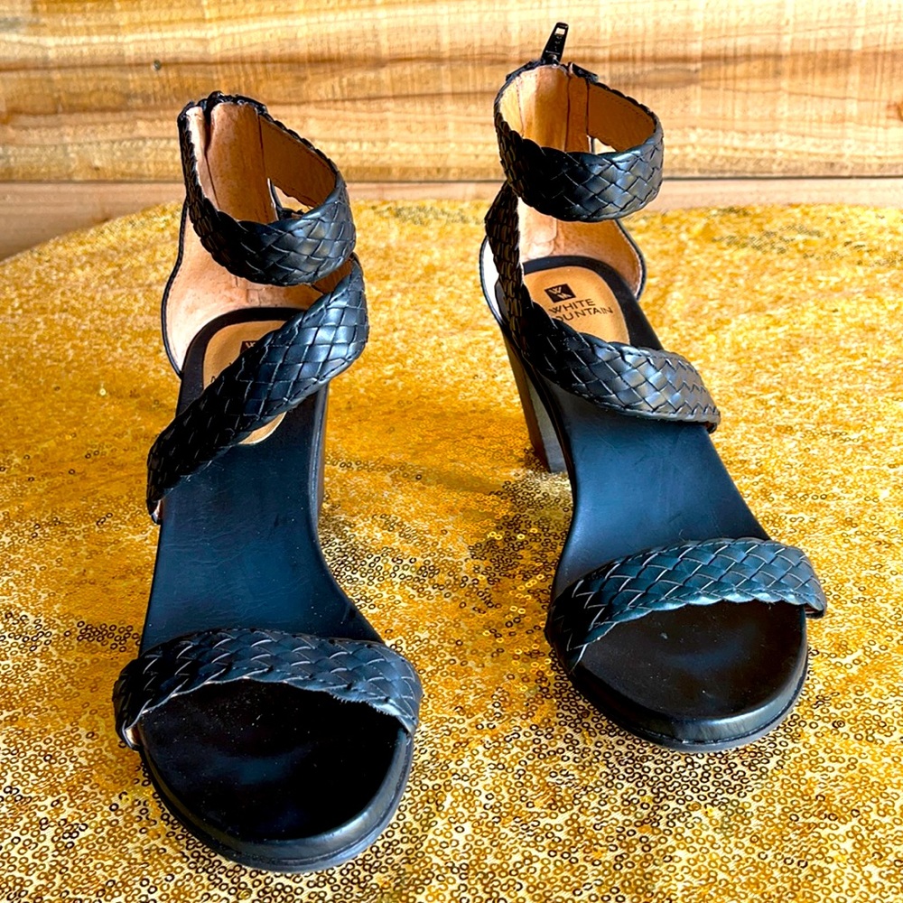 WHITE MOUNTAIN Sundown Sandal 3” heel size 8